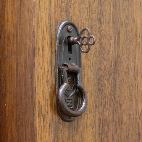 Arts & Crafts hardware