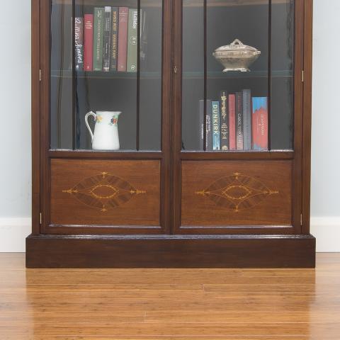 Stunning circa 1900 Sheraton Revival display cabinet