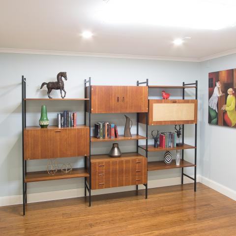 Last but not least, a superbly designed Ladderax wall unit … not only is the teak timber veneer used to add interest to the front face, it adds a lovely depth to the drop-down servery tops.